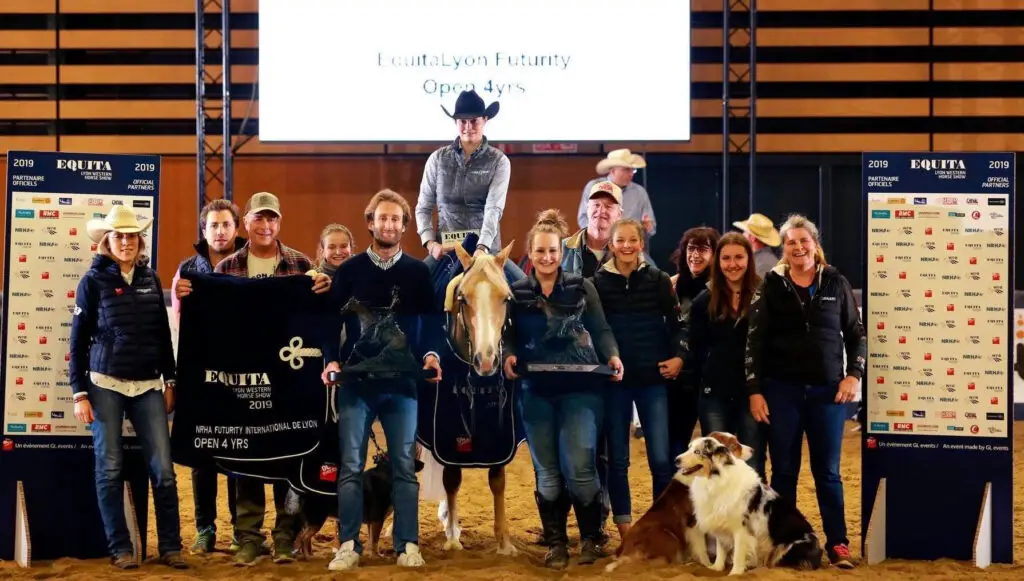 Photo de cérémonie pour la victoire de Clémence Neveux au Futurity